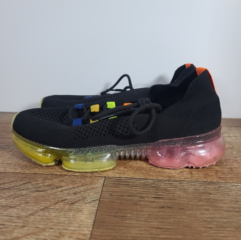 La Sheelah Mutli Colored Womens Size 7 Sneakers.